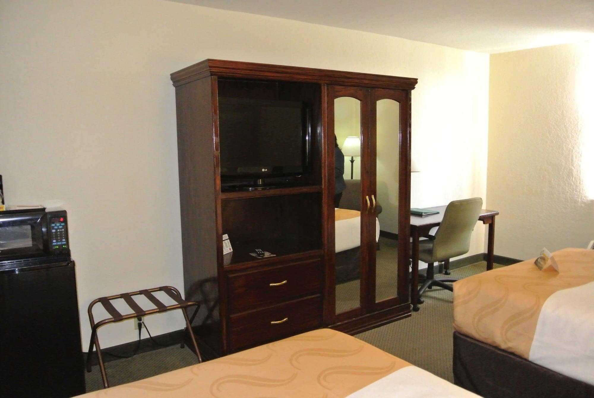 Quality Inn & Suites North Springfield Dış mekan fotoğraf