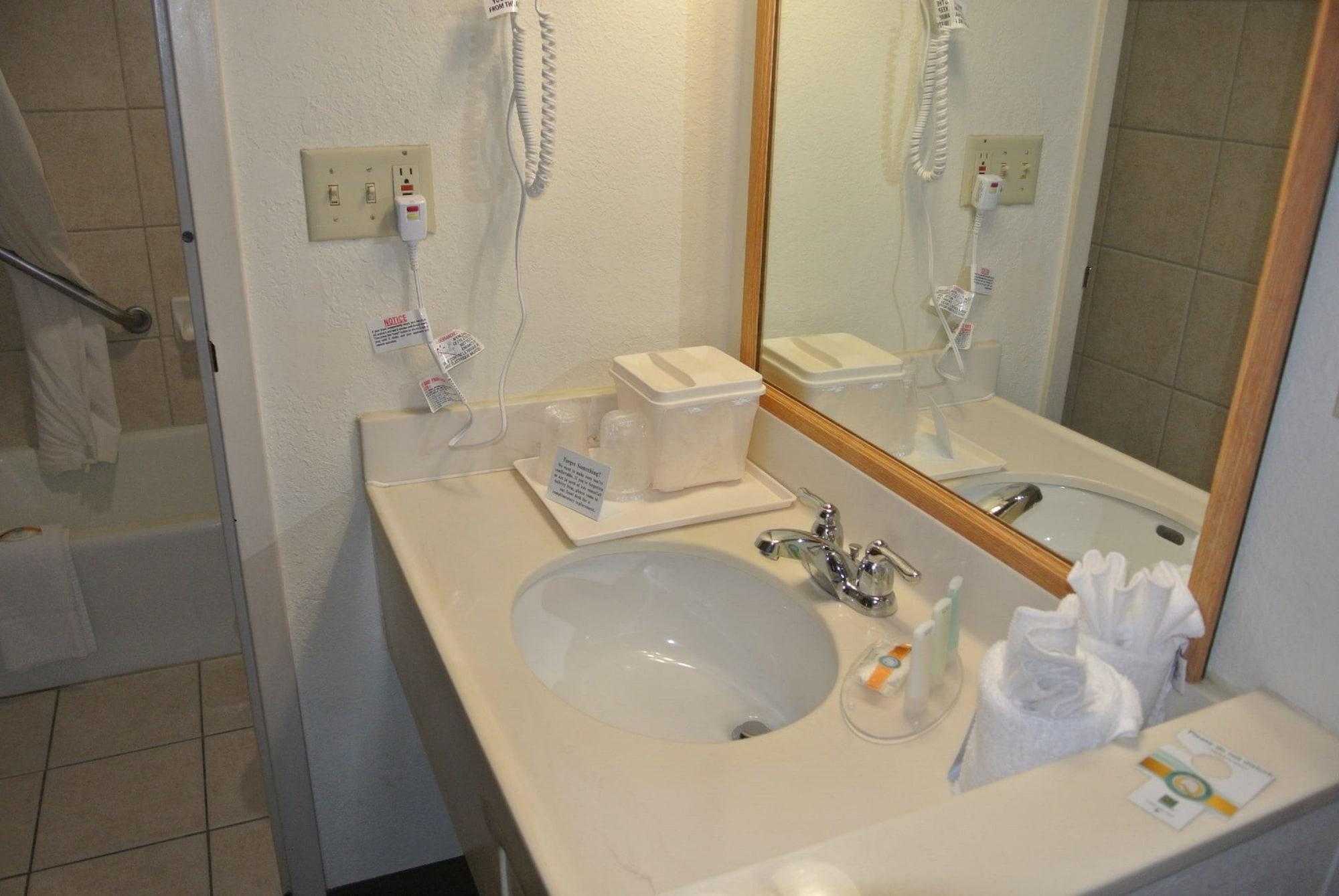 Quality Inn & Suites North Springfield Dış mekan fotoğraf