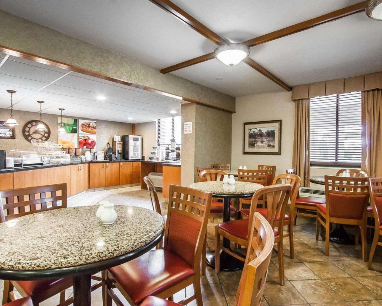 Quality Inn & Suites North Springfield Dış mekan fotoğraf