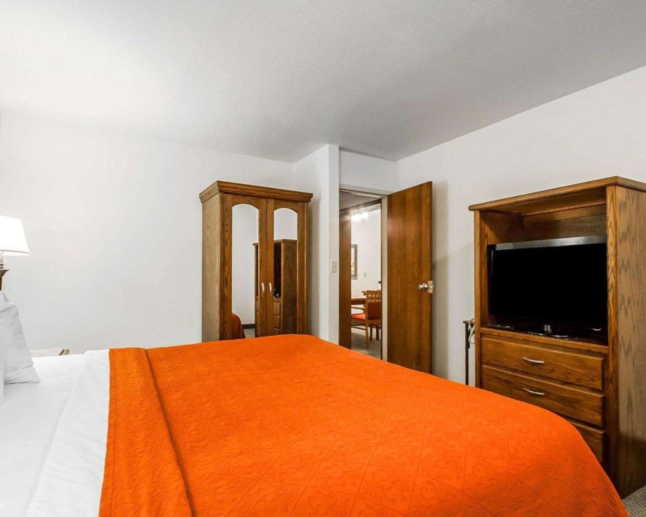 Quality Inn & Suites North Springfield Dış mekan fotoğraf