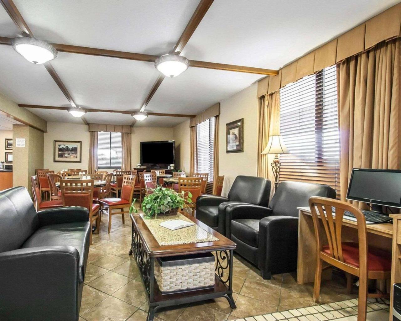 Quality Inn & Suites North Springfield Dış mekan fotoğraf